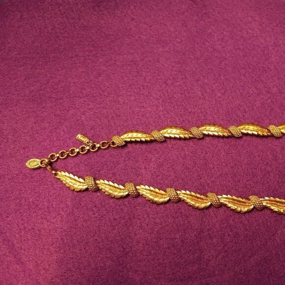 Vintage Monet Gold tone metal Leaves Necklace - Picture 5 of 6